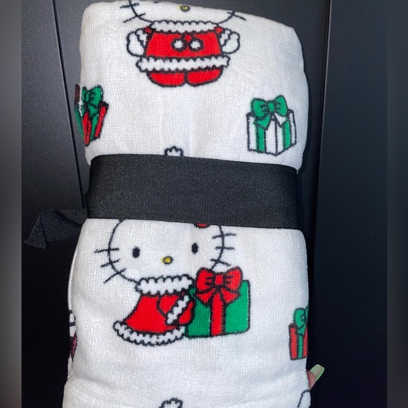 Hello Kitty holiday hand towel set - Picture 2 of 3